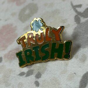 🍀TRULY IRISH! Pin Tie Tack - Gold background with shamrock